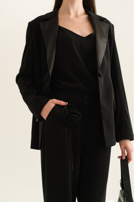 Костюм брючный из струящейся ткани